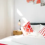 Convenient 2 Bedrooms Apartment In Parramatta