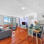 Convenient 2 Bedrooms Apartment In Parramatta