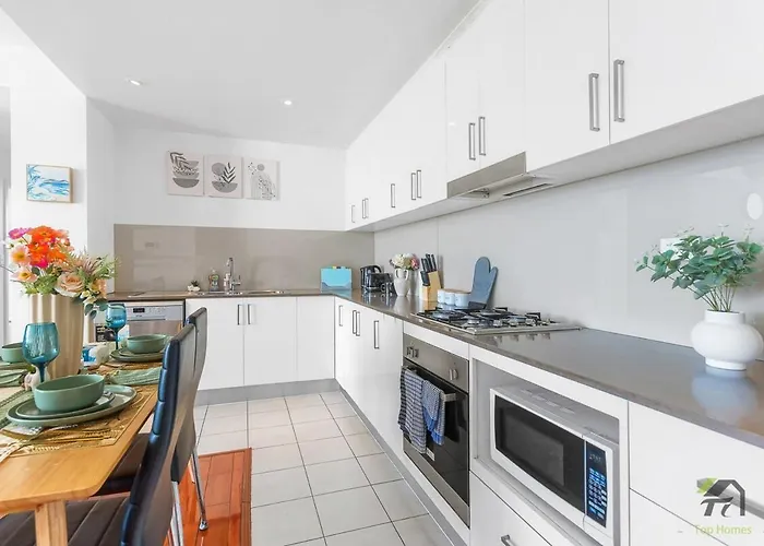 Convenient 2 Bedrooms Apartment In Parramatta