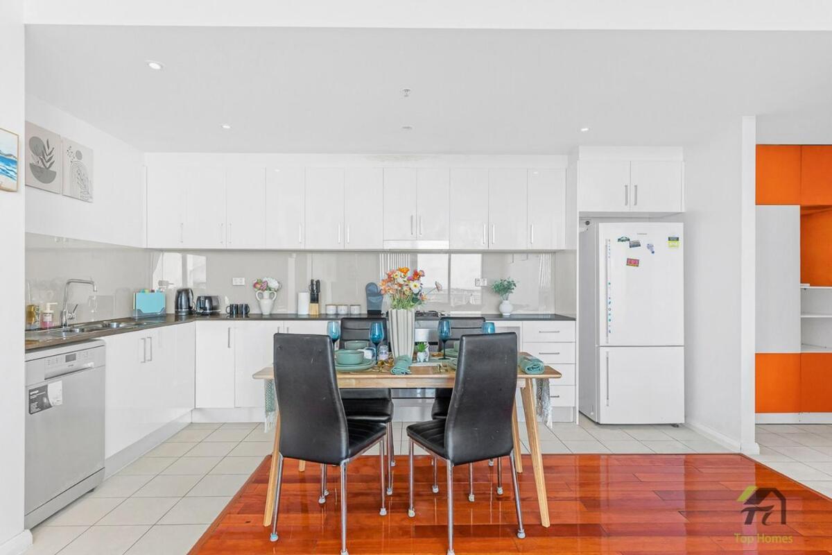Convenient 2 Bedrooms In Parramatta Apartment *